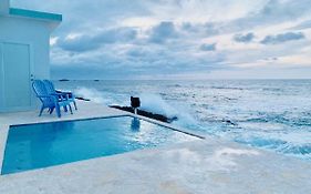 Discovery Inn & Suites At 681 Ocean Drive